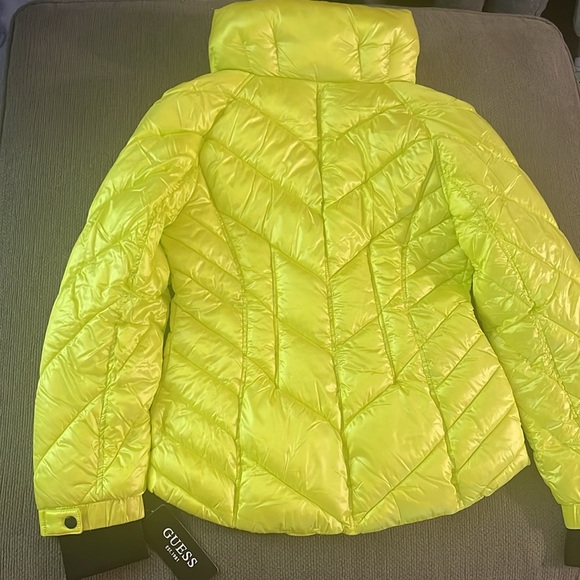 Guess Puffer jacket New size S neon color - Picture 4 of 4